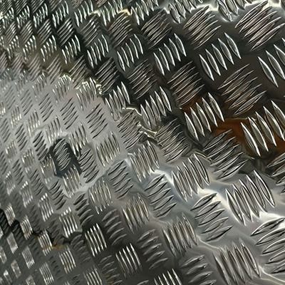 Plat berlian berkaris aluminium 3003 5052 6061 Lembar perforasi yang tergores